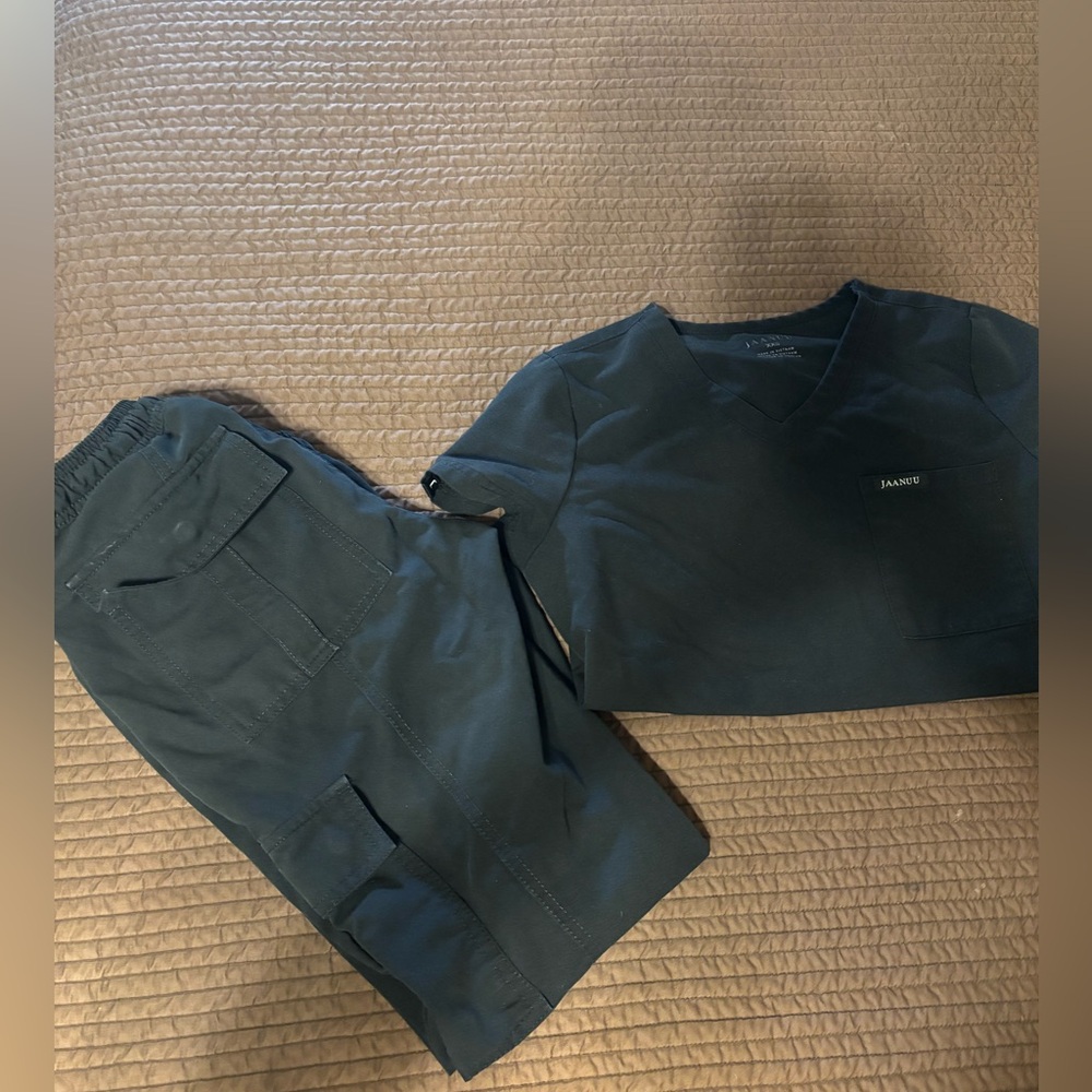Jaanuu V-Neck Scrub Top and Jogger Pants in Black